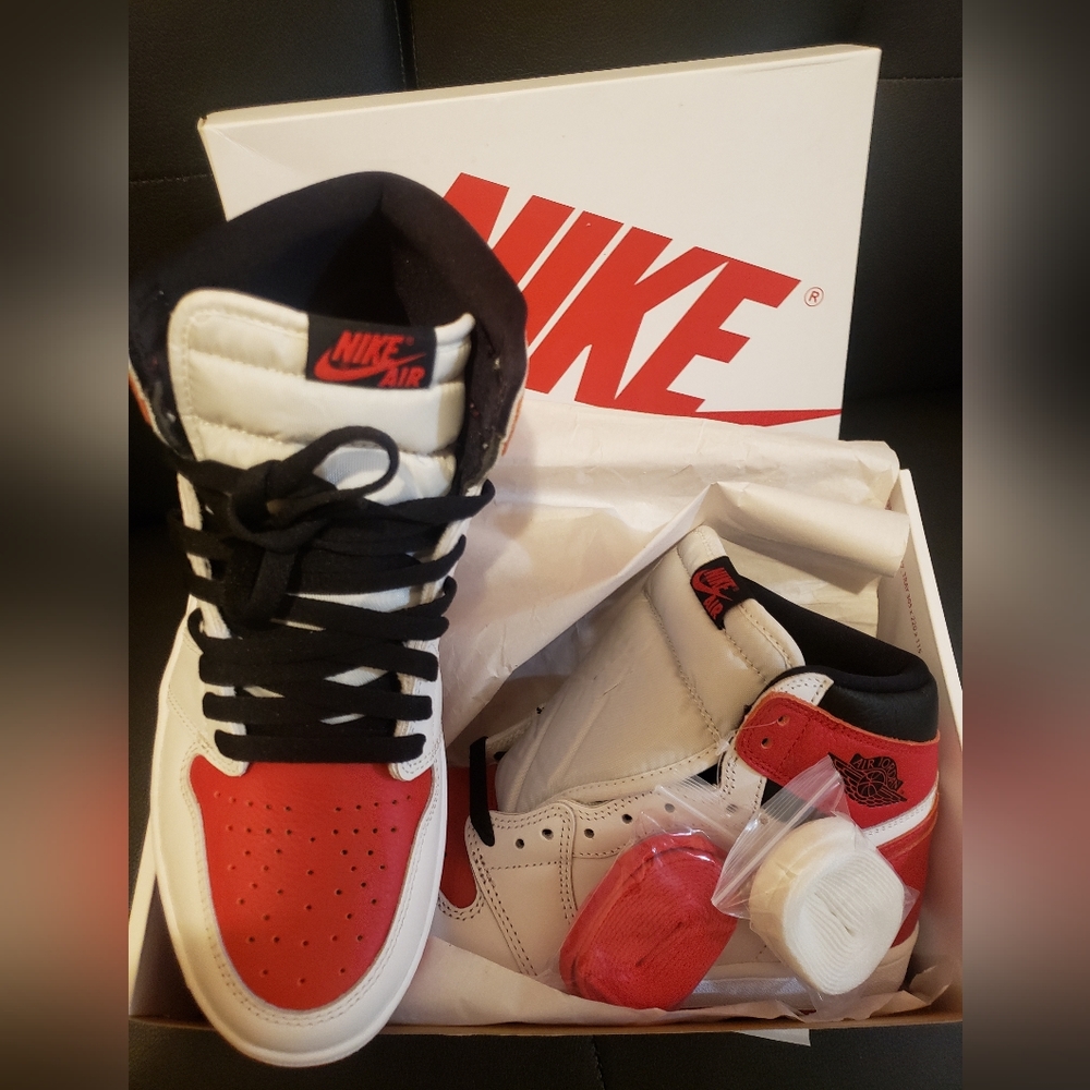 New ,jordan 1 retro high og,white,university red black size 8,5